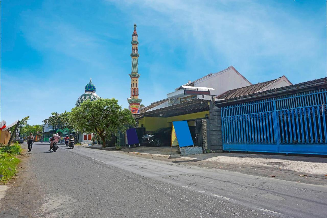 Putih Mulia Homestay Syariah Lumajang Exterior photo