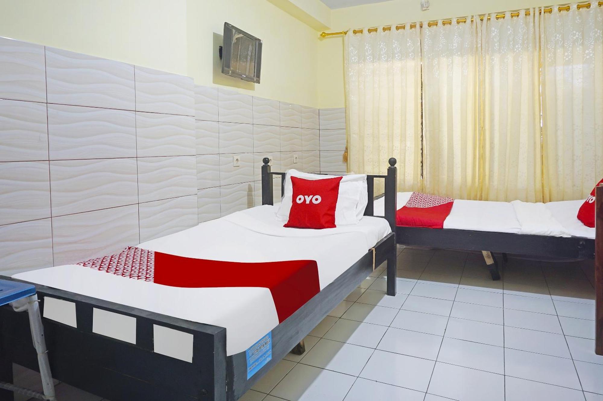 Putih Mulia Homestay Syariah Lumajang Exterior photo